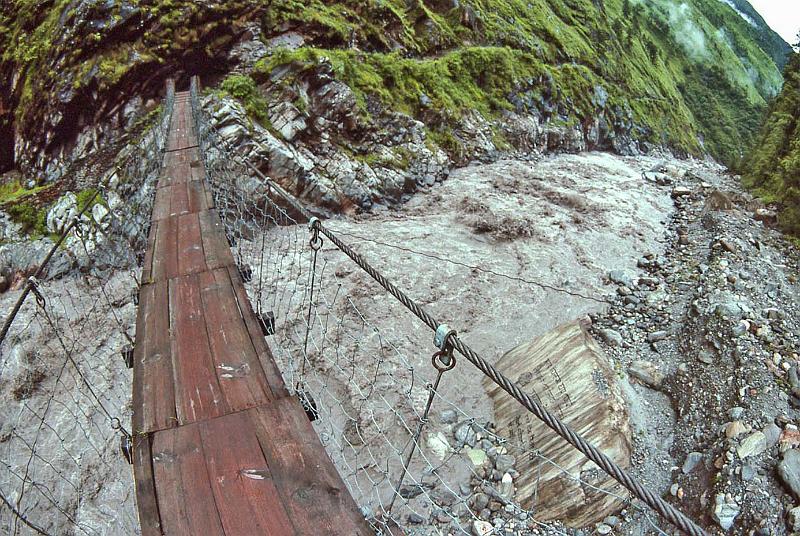 WT 1000 190-03 Nepal On the Annapurna Circuit.jpg
